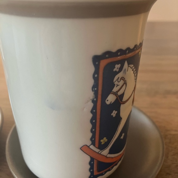 Set Of Two Vintage Otagiri Embossed Rocking Horse Mugs W Grey Rim - Picture 7 of 9